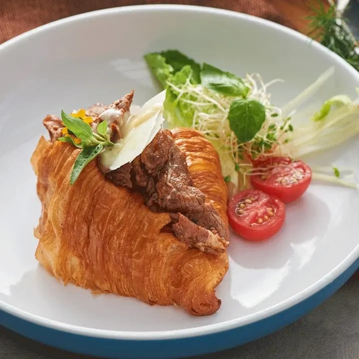 ROASTED WAGYU CROISSANT